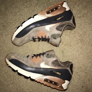 Nike Air Max 90 WMNS size 10 ( Tan/ Gold )
